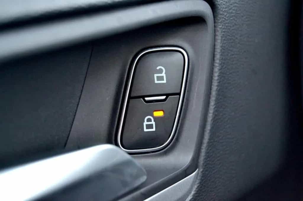 Ford Focus 1,0 Cool+Connect AutoAC Navi+Sync LED PDC 12/2019-photo-21