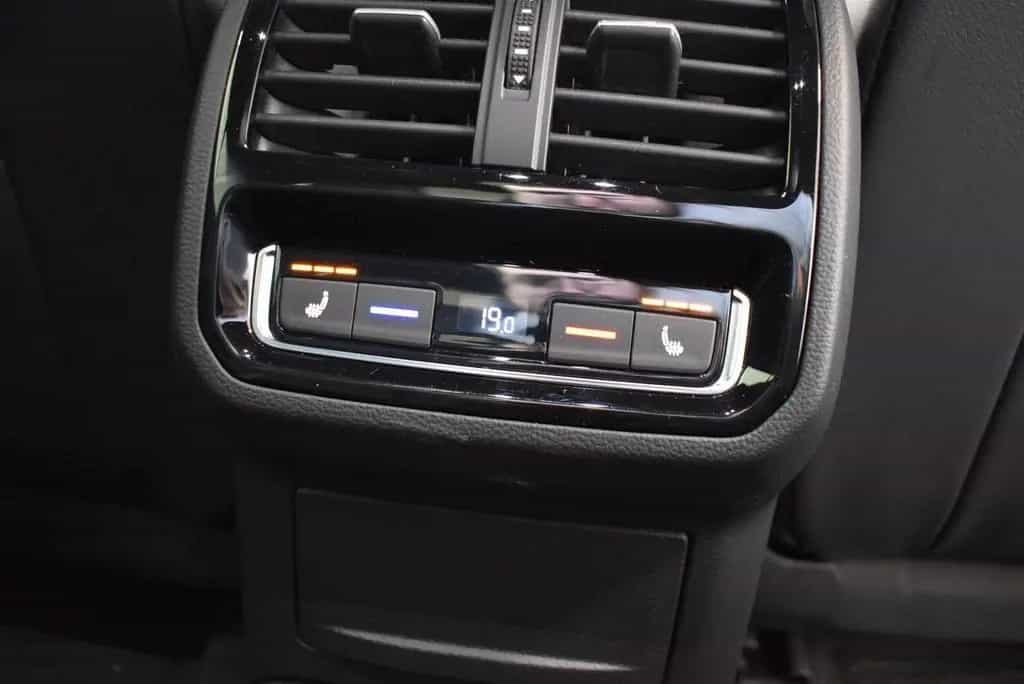 Volkswagen Arteon 2.0 TSI R-Line 4Motion Standhzg 08/2017-photo-21