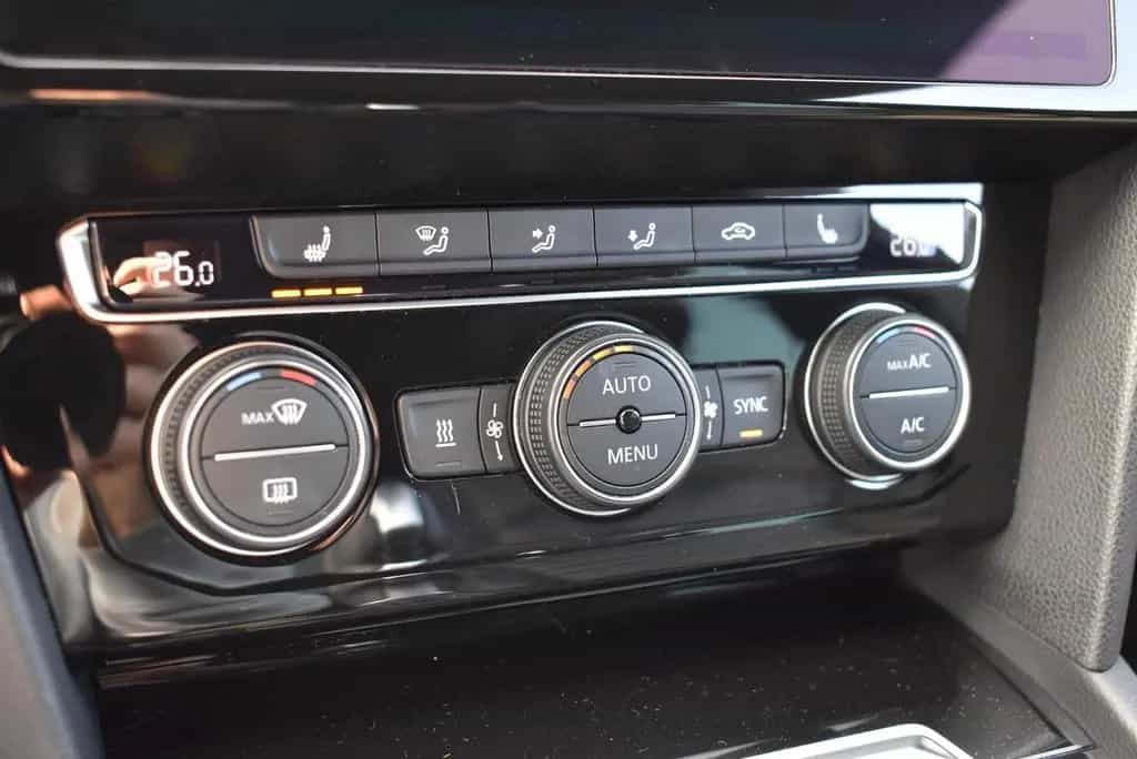 Volkswagen Arteon 2.0 TSI R-Line 4Motion Standhzg 08/2017-photo-31