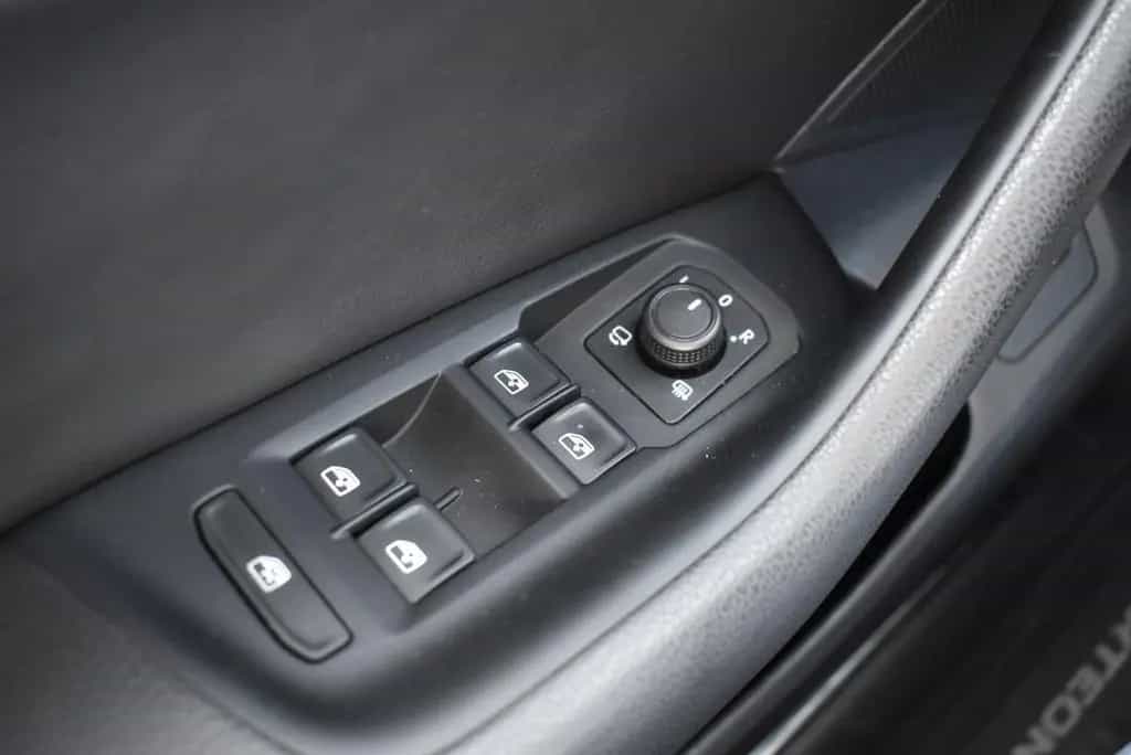 Volkswagen Arteon 2.0 TSI R-Line 4Motion Standhzg 08/2017-photo-32