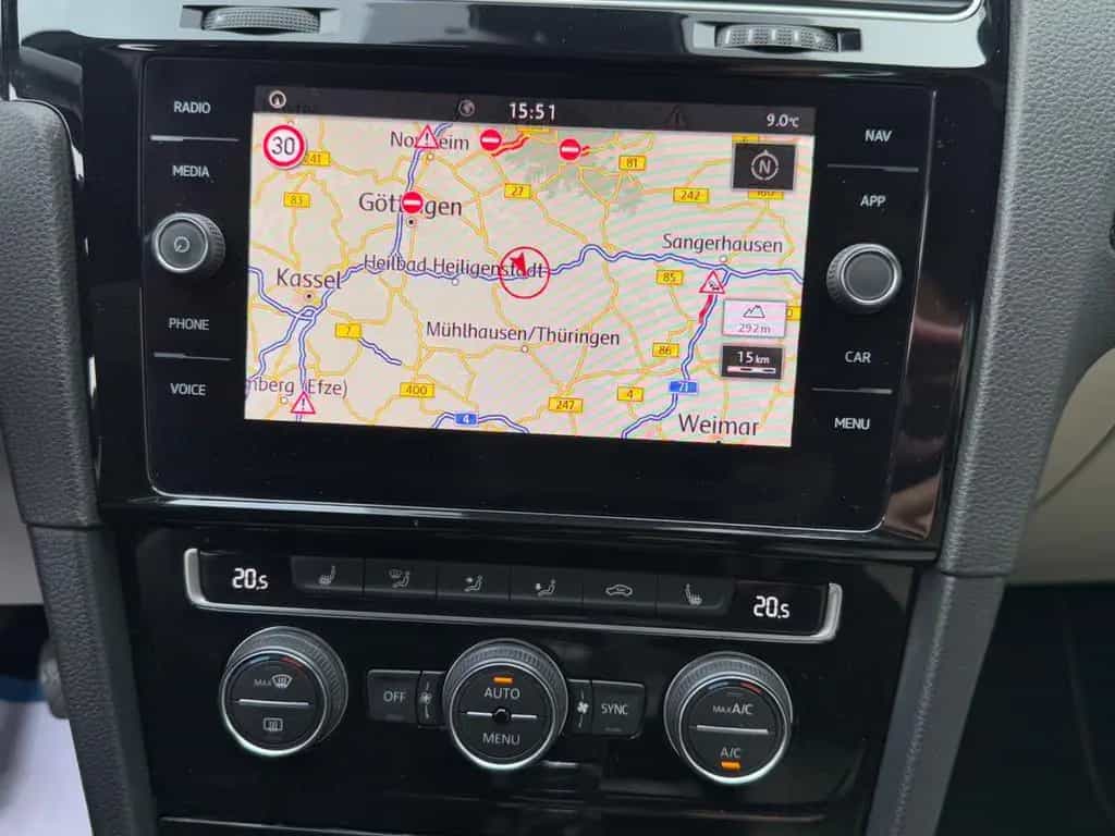 Volkswagen Golf VII Lim. Highline *LED*NAVI*KAMERA*PDC*SHZ* 07/2019-photo-17