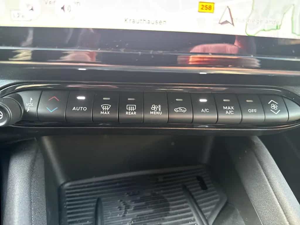 Alfa Romeo Junior Ibrida Speciale 1.2 VGT Mild Hybrid 136PS 02/2025-photo-21