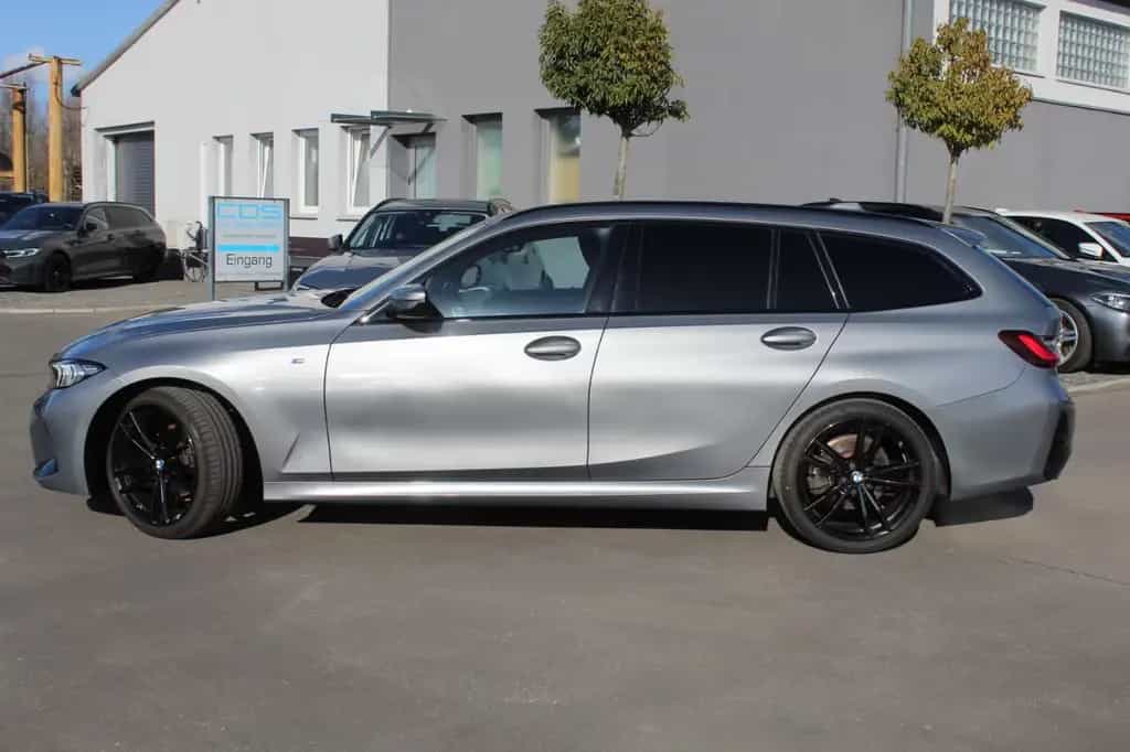 BMW 320 d Tour. xDrive M Sportpaket+HUD+DAB+ACC+19Zo. 11/2022-photo-1