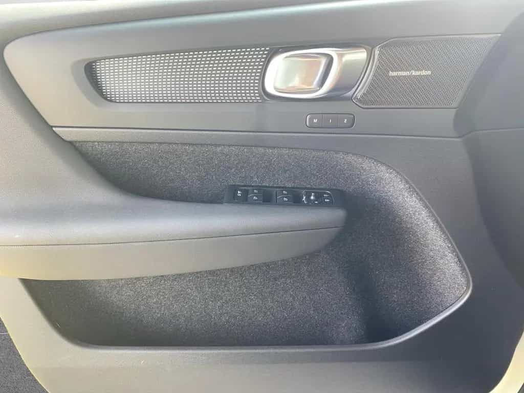 Volvo XC40 B4 Ultimate Dark ACC*LED*Navi*SHZ*360* 12/2023-photo-16