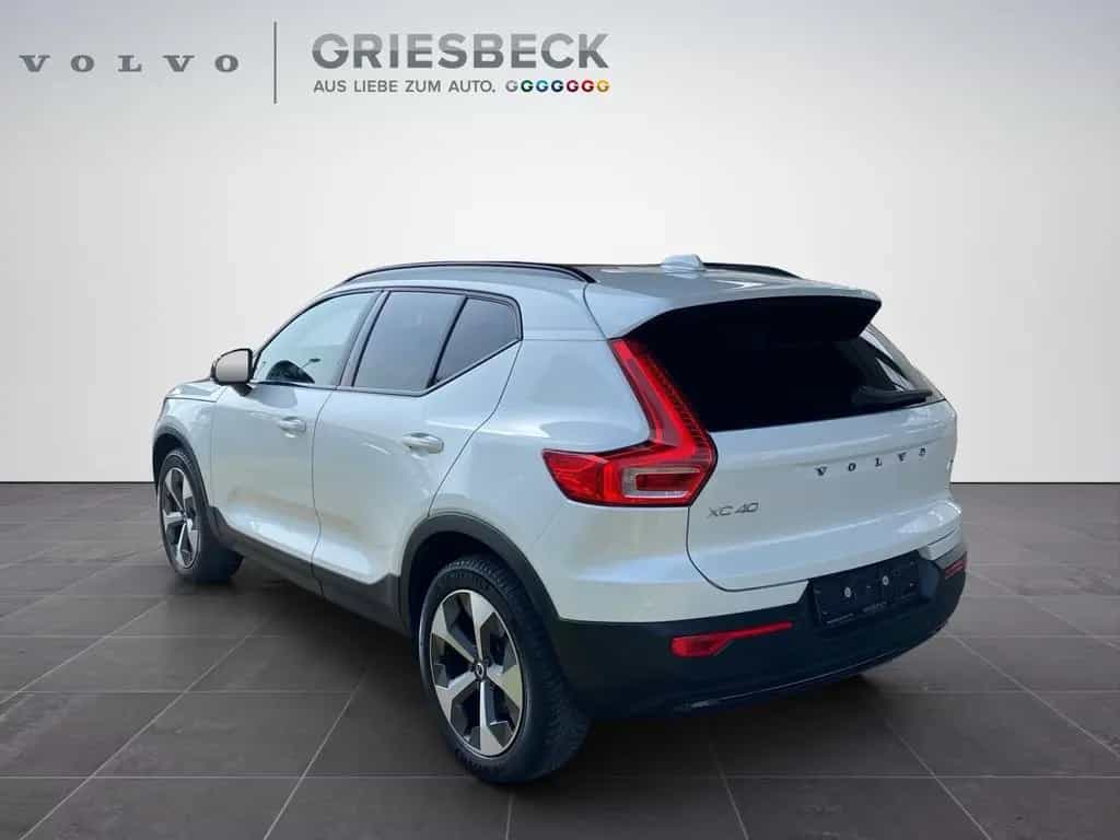 Volvo XC40 B4 Ultimate Dark ACC*LED*Navi*SHZ*360* 12/2023-photo-2
