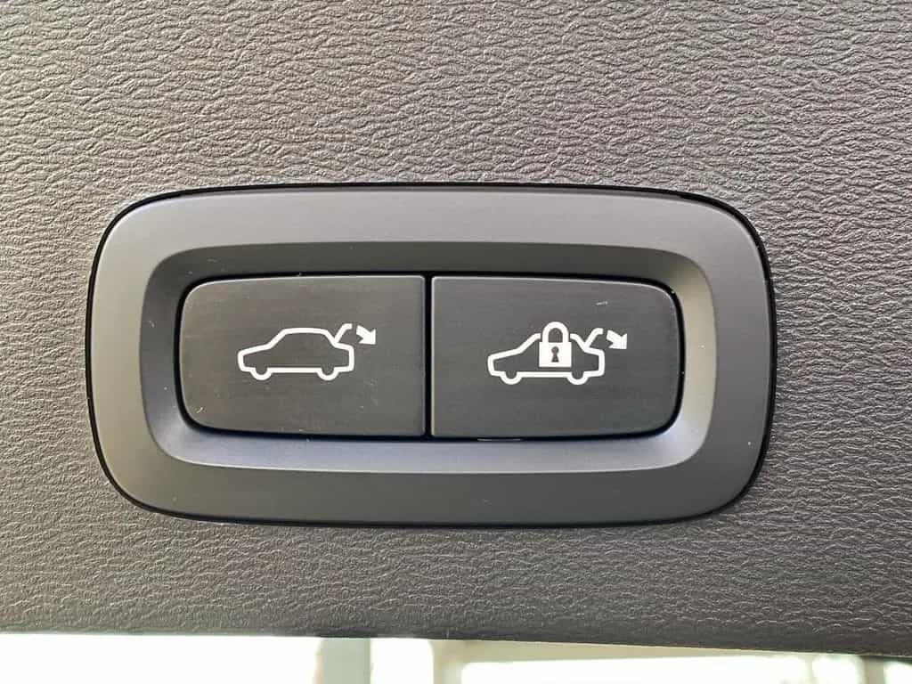 Volvo XC40 B4 Ultimate Dark ACC*LED*Navi*SHZ*360* 12/2023-photo-21
