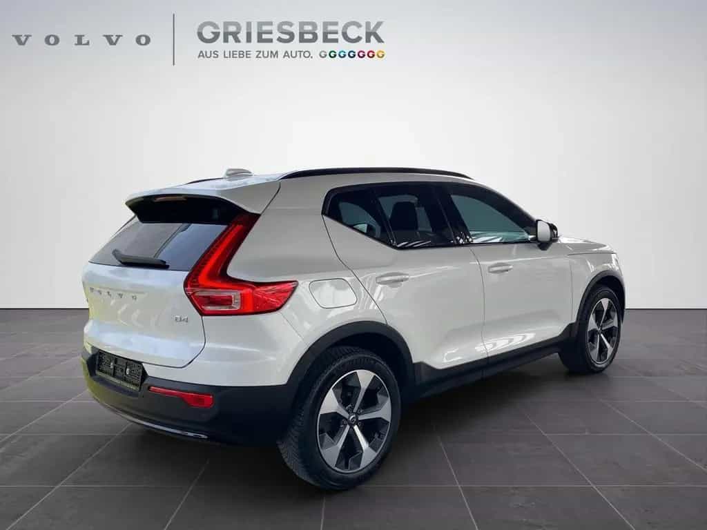 Volvo XC40 B4 Ultimate Dark ACC*LED*Navi*SHZ*360* 12/2023-photo-4