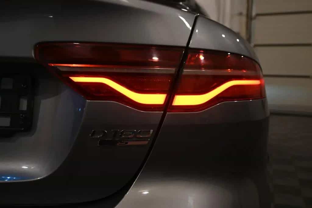 Jaguar XE 2.0 D AWD R-Dynamic S EURO 6d FULL !! 06/2019-photo-7