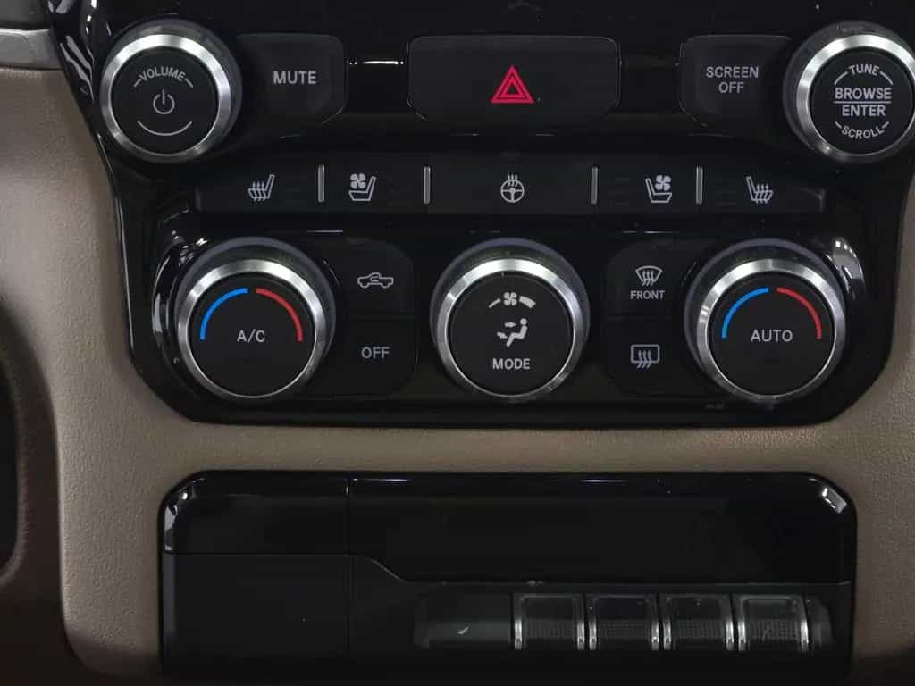 Dodge RAM 5.7 V8 HEMI Laramie*Unfallfrei*MwSt*Garantie 01/2020-photo-31