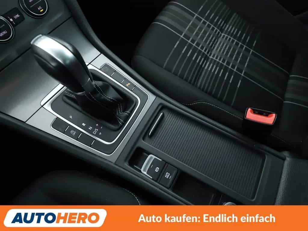 Volkswagen Golf VII 1.2 TSI Lounge BMT Aut.*NAV*TEMPO*PDC* 02/2016-photo-24