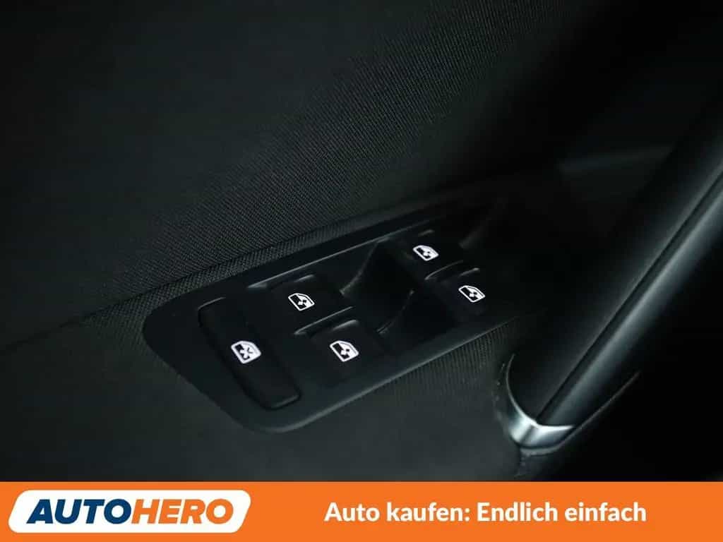 Volkswagen Golf VII 1.2 TSI Lounge BMT Aut.*NAV*TEMPO*PDC* 02/2016-photo-25