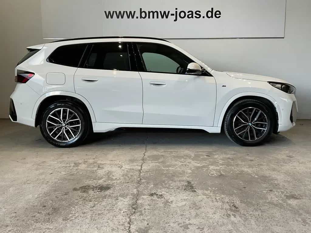 BMW X1 sDrive18d SAV M Sportpaket DAB LED AHK Shz 03/2023-photo-10