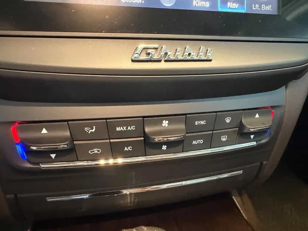 Maserati Ghibli 3.0 V6 GranLusso LED+Navi+SHZ+2xKlima+PDC 05/2018-photo-20