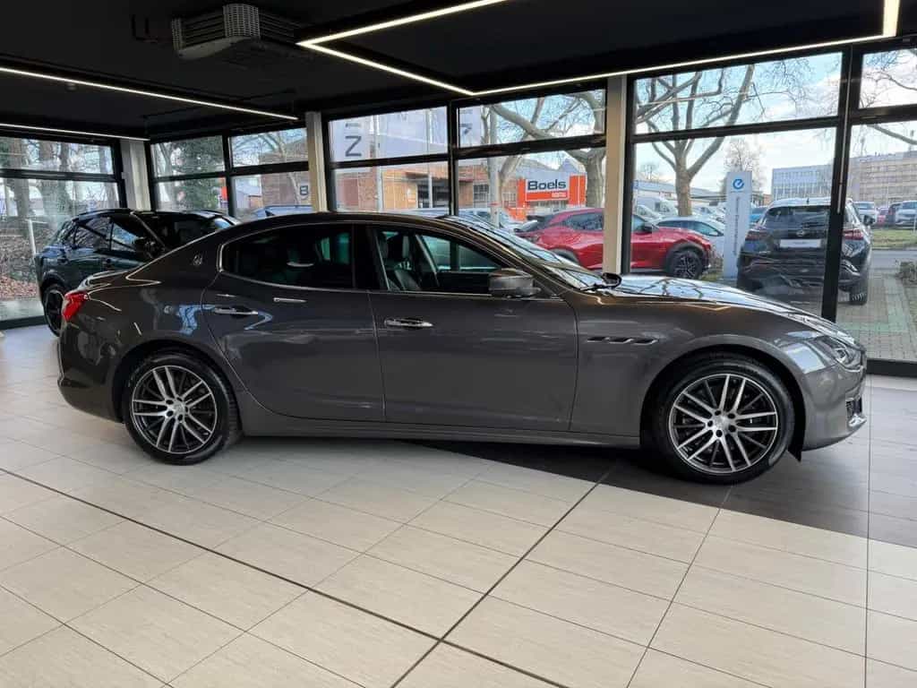 Maserati Ghibli 3.0 V6 GranLusso LED+Navi+SHZ+2xKlima+PDC 05/2018-photo-5
