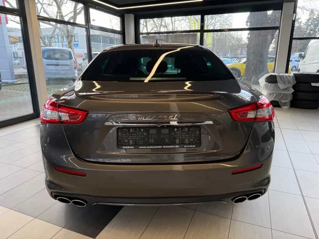Maserati Ghibli 3.0 V6 GranLusso LED+Navi+SHZ+2xKlima+PDC 05/2018-photo-7
