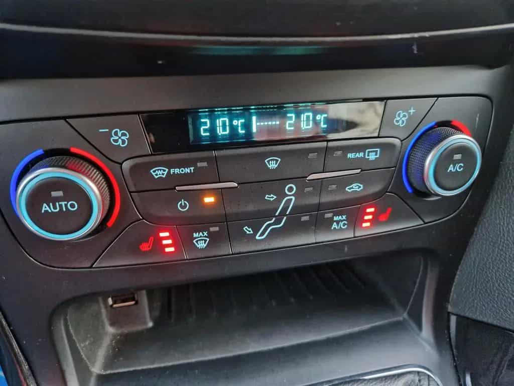 Ford Focus Turnier Klimatro 82Tkm 1Hd Scheckh Tempom 05/2017-photo-20