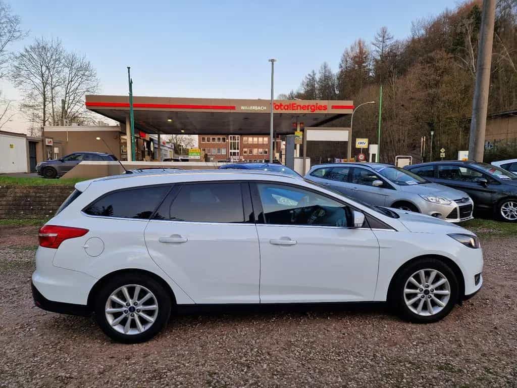 Ford Focus Turnier Klimatro 82Tkm 1Hd Scheckh Tempom 05/2017-photo-6