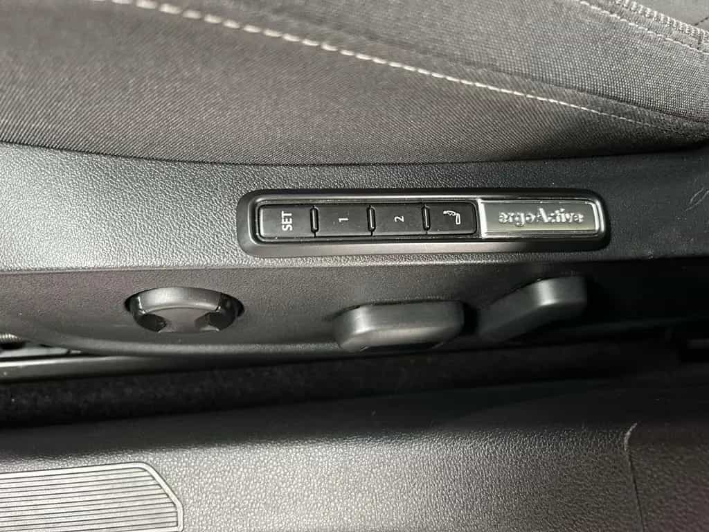Volkswagen Golf 2.0 TSI DSG Style 03/2024-photo-22