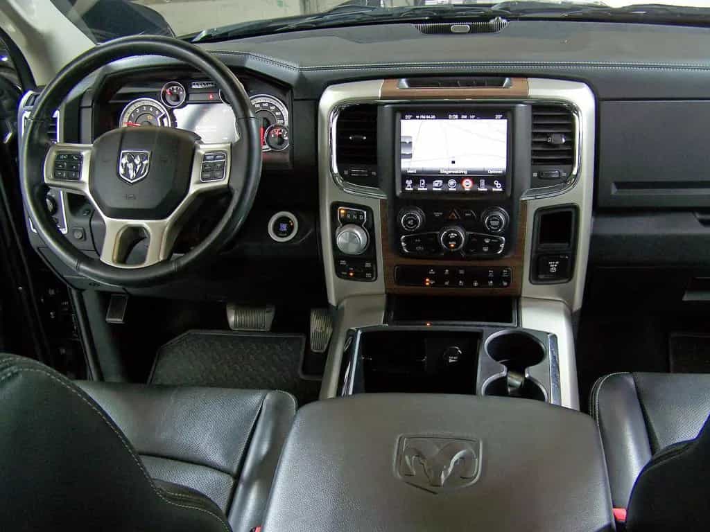 Dodge RAM 1500 Laramie 3.0 Diesel 1.H+NAV+EU MODELL 04/2016-photo-12