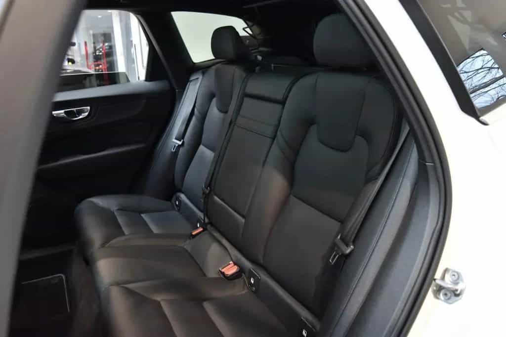 Volvo XC60 D5 AWD~R Design~Leder~Business~I-safe~21" 07/2018-photo-17
