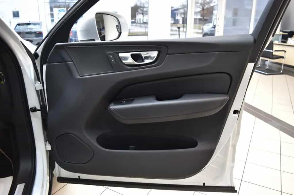 Volvo XC60 D5 AWD~R Design~Leder~Business~I-safe~21" 07/2018-photo-35