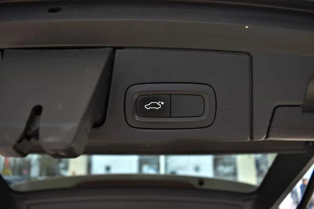 Volvo XC60 D5 AWD~R Design~Leder~Business~I-safe~21" 07/2018-photo-39