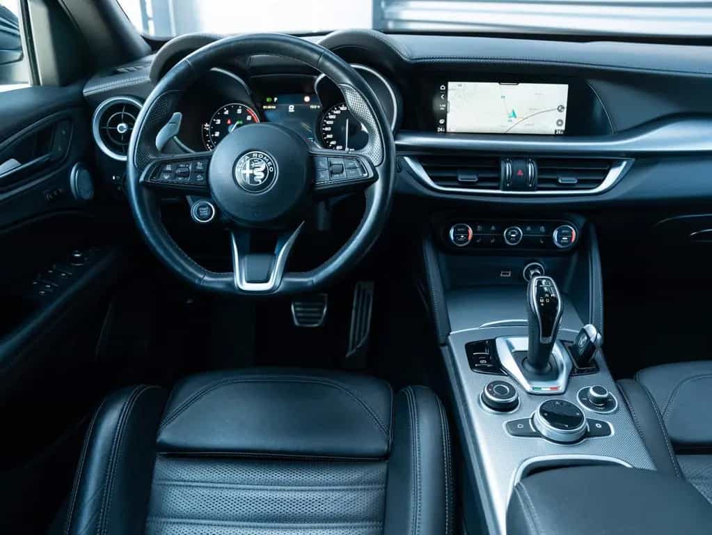 Alfa Romeo Stelvio Veloce Q4 02/2023-photo-6