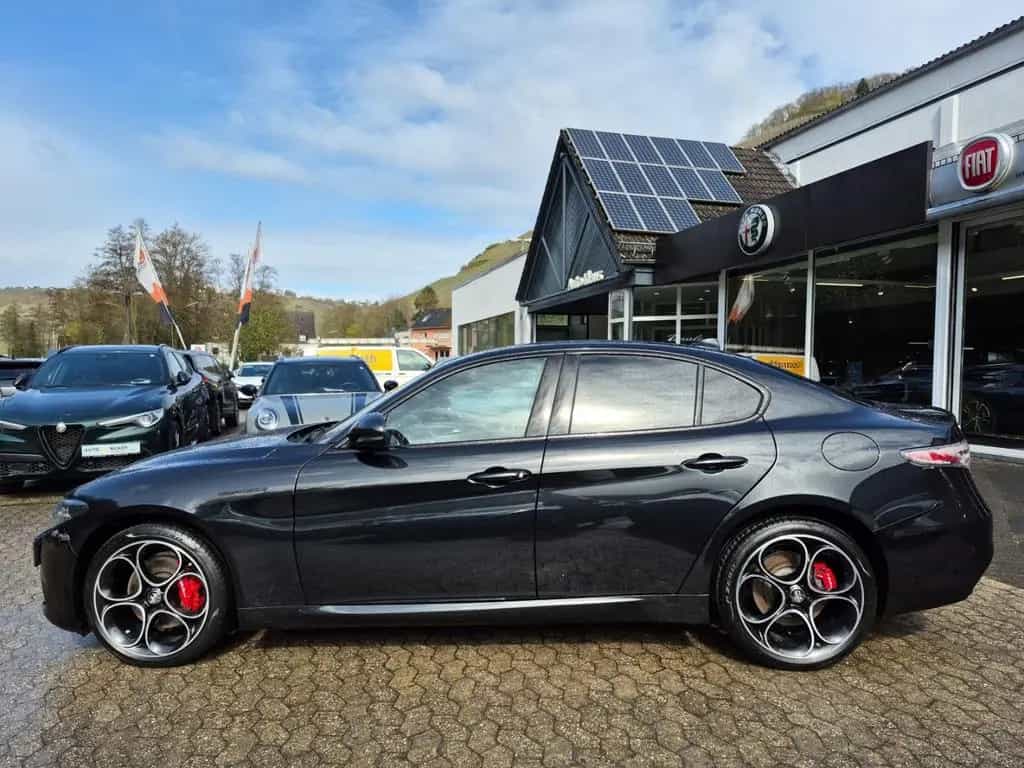 Alfa Romeo Giulia Competizione Q4 Assistenzpaket LED Leder 05/2023-photo-1