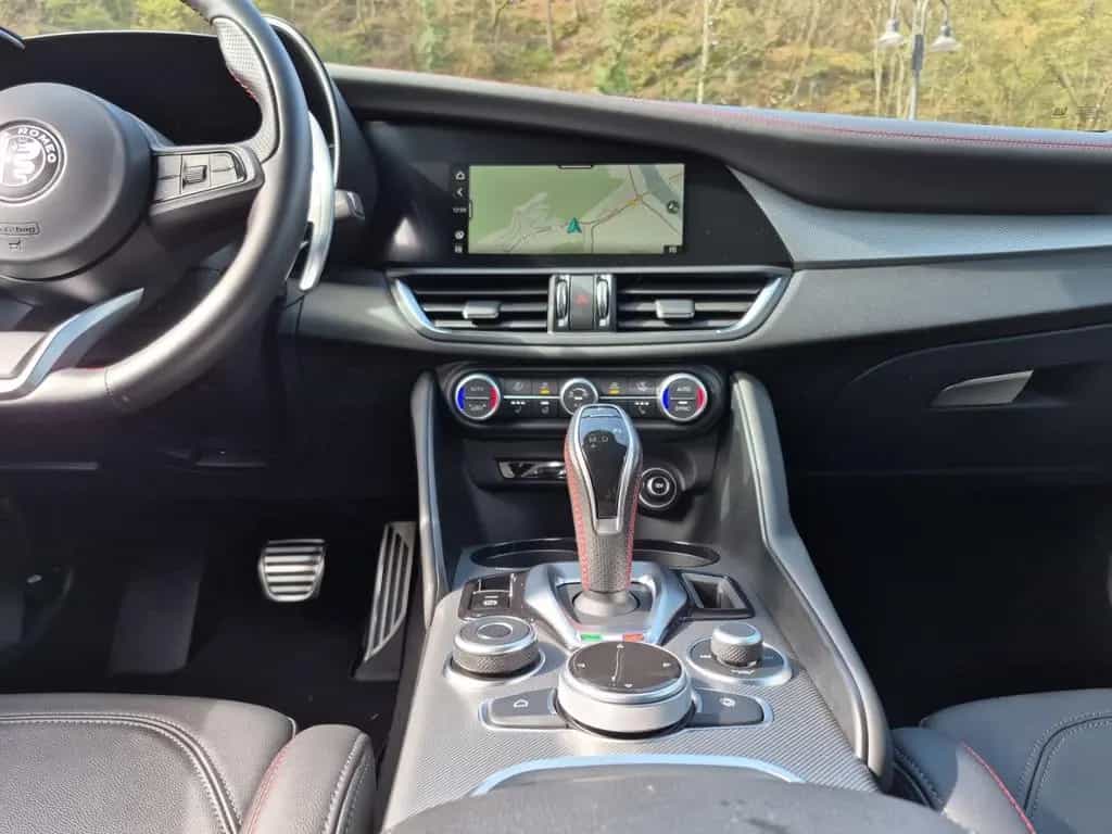Alfa Romeo Giulia Competizione Q4 Assistenzpaket LED Leder 05/2023-photo-10