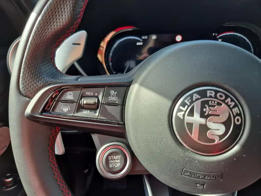 Alfa Romeo Giulia Competizione Q4 Assistenzpaket LED Leder 05/2023-photo-21