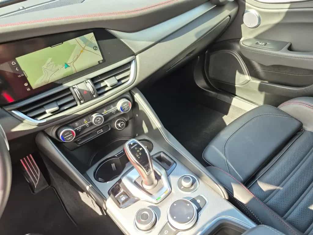 Alfa Romeo Giulia Competizione Q4 Assistenzpaket LED Leder 05/2023-photo-23