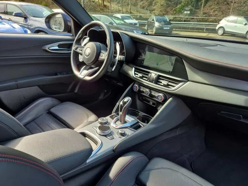 Alfa Romeo Giulia Competizione Q4 Assistenzpaket LED Leder 05/2023-photo-7