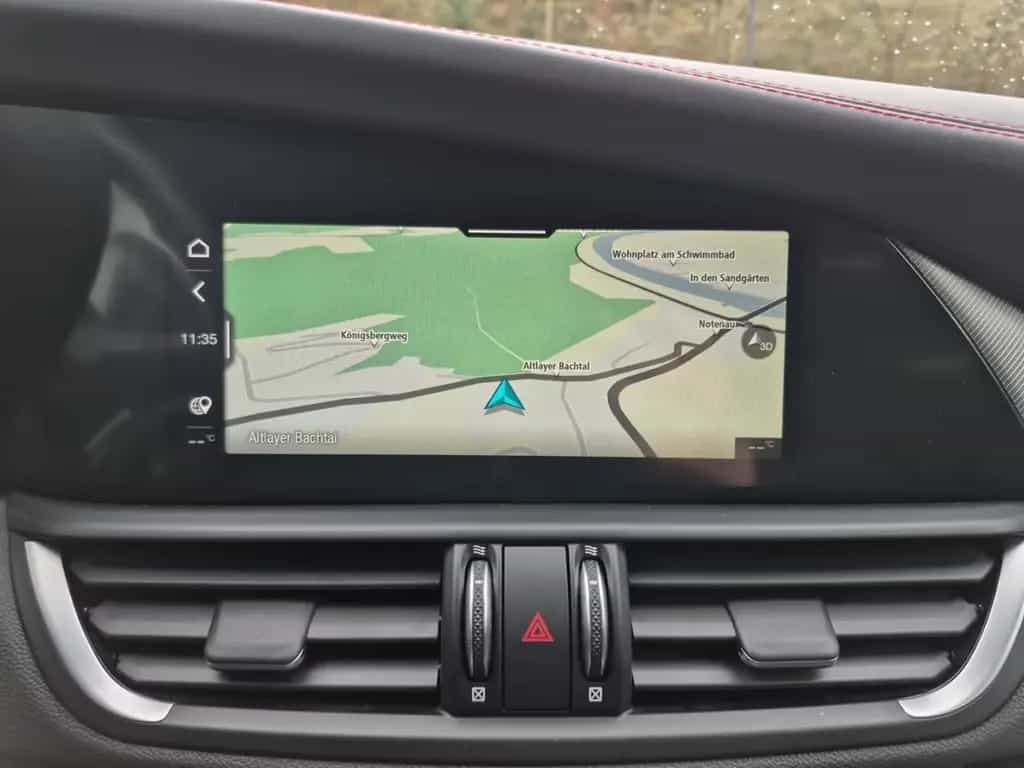 Alfa Romeo Giulia Competizione Q4 LED Leder Navi Rückfahrka 05/2023-photo-11