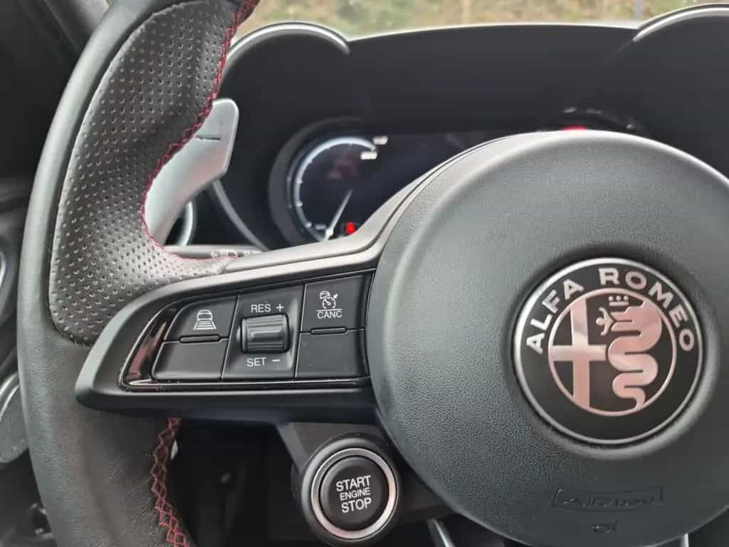 Alfa Romeo Giulia Competizione Q4 LED Leder Navi Rückfahrka 05/2023-photo-18