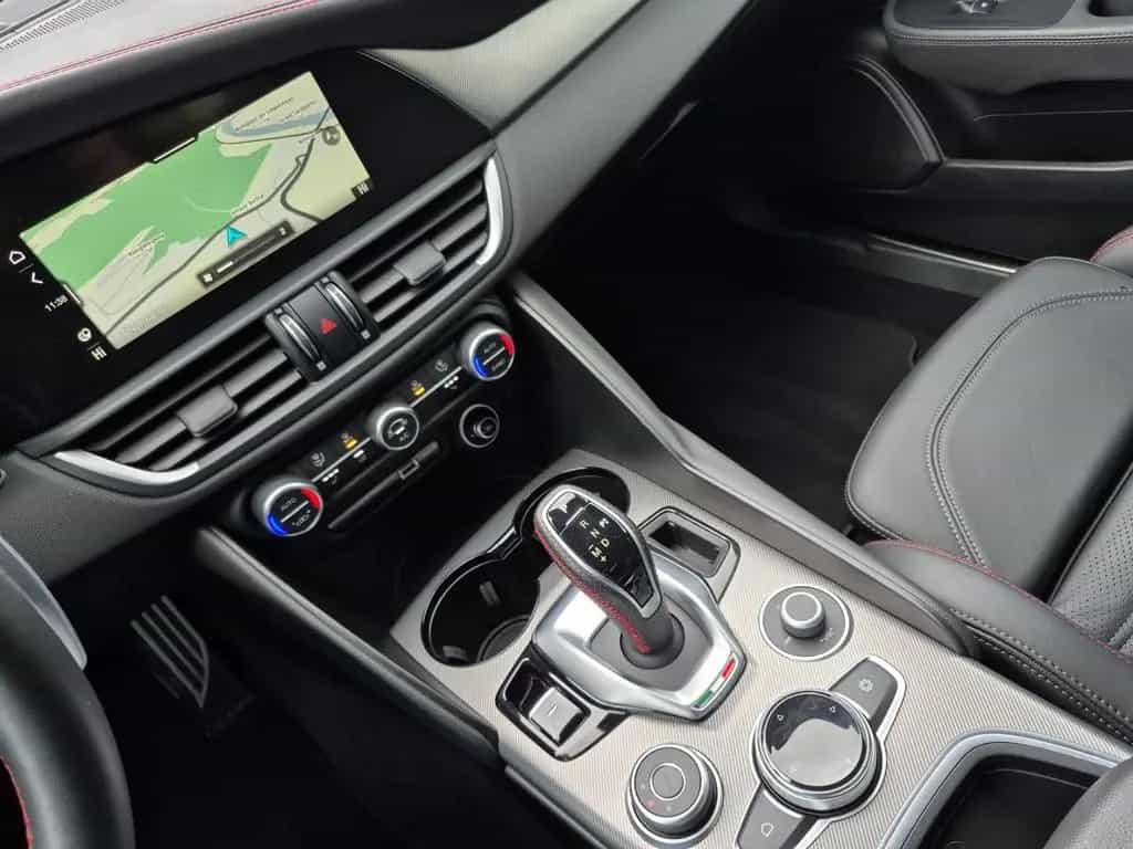 Alfa Romeo Giulia Competizione Q4 LED Leder Navi Rückfahrka 05/2023-photo-20
