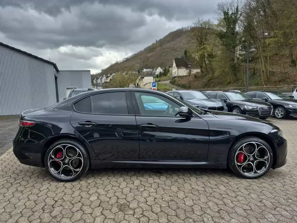 Alfa Romeo Giulia Competizione Q4 LED Leder Navi Rückfahrka 05/2023-photo-3