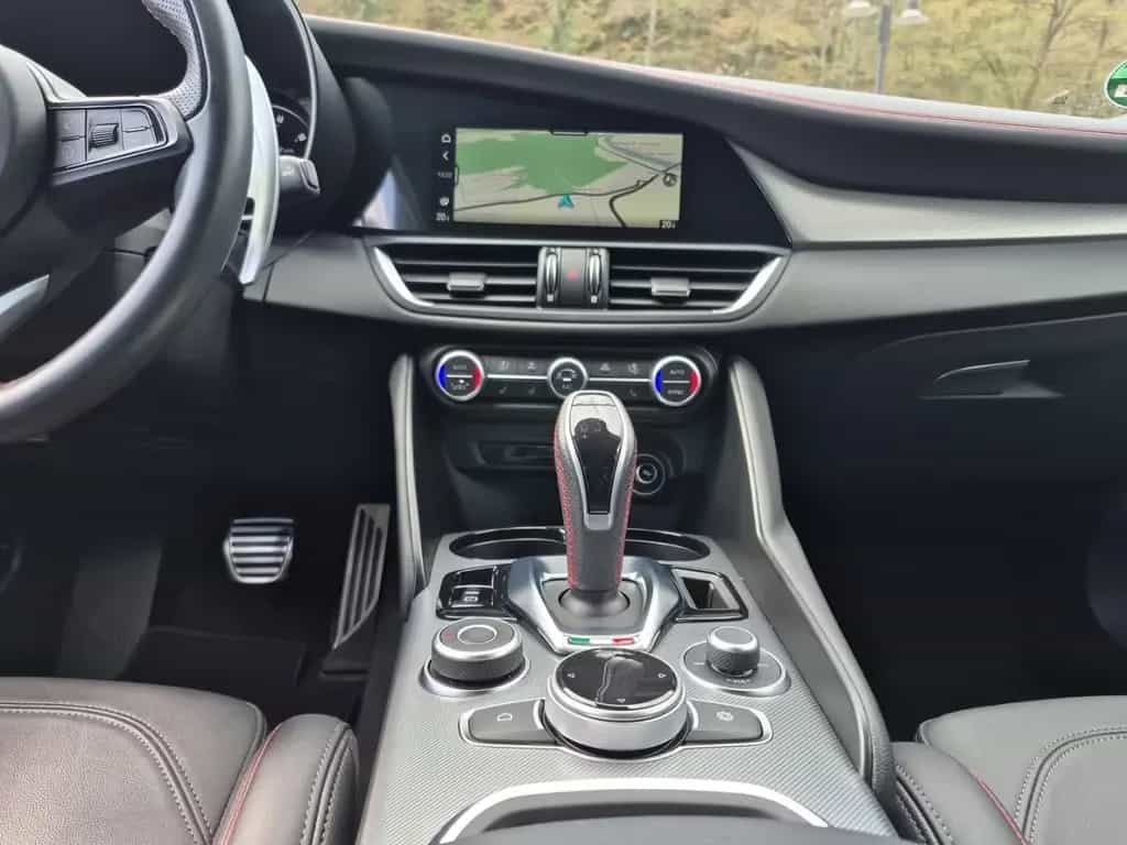 Alfa Romeo Giulia Competizione Q4 Leder Navi Rückfahrkamera 09/2023-photo-10