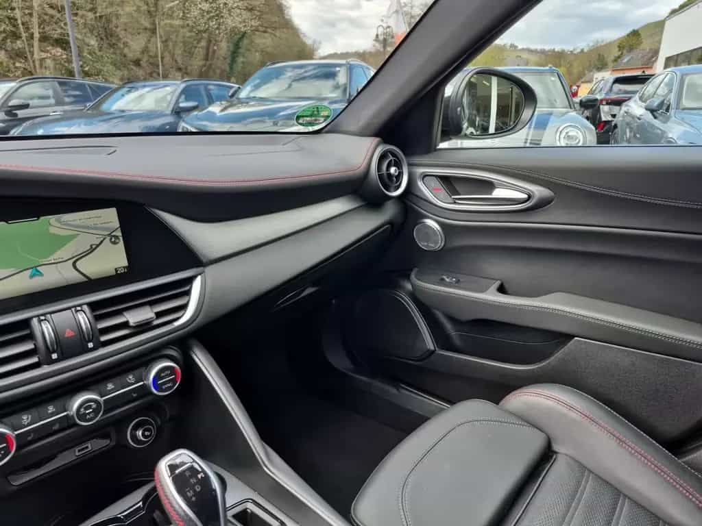 Alfa Romeo Giulia Competizione Q4 Leder Navi Rückfahrkamera 09/2023-photo-23
