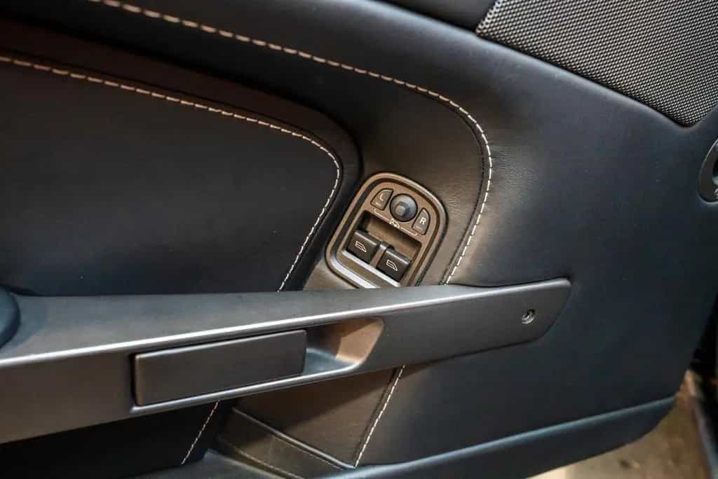Aston Martin V8 Vantage Roadster 4.7l 05/2009-photo-28