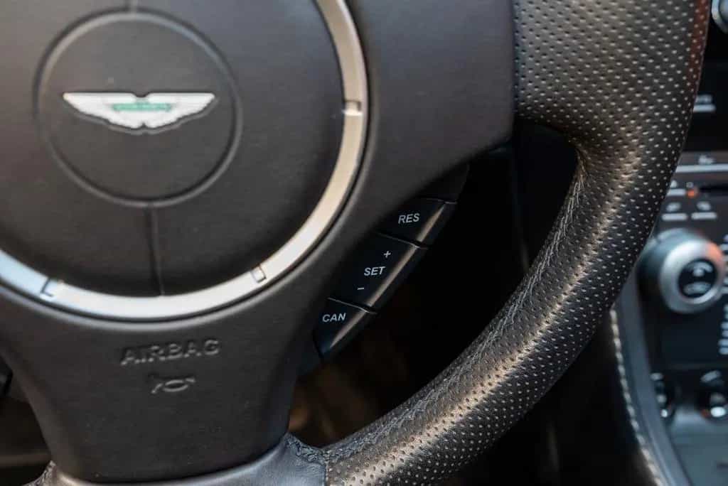 Aston Martin V8 Vantage Roadster 4.7l 05/2009-photo-38
