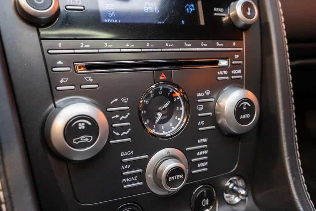 Aston Martin V8 Vantage Roadster 4.7l 05/2009-photo-45