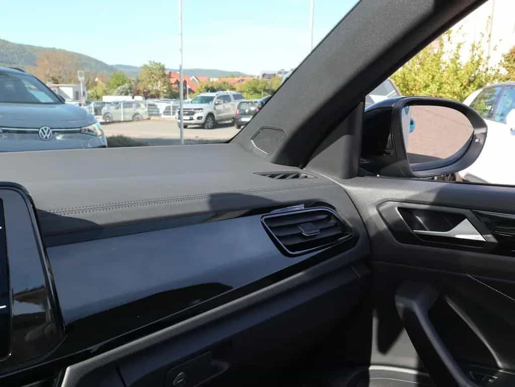 Volkswagen T-Roc Cabriolet R-Line 1.5 TSI OPF (150 PS) DSG 04/2026-photo-19