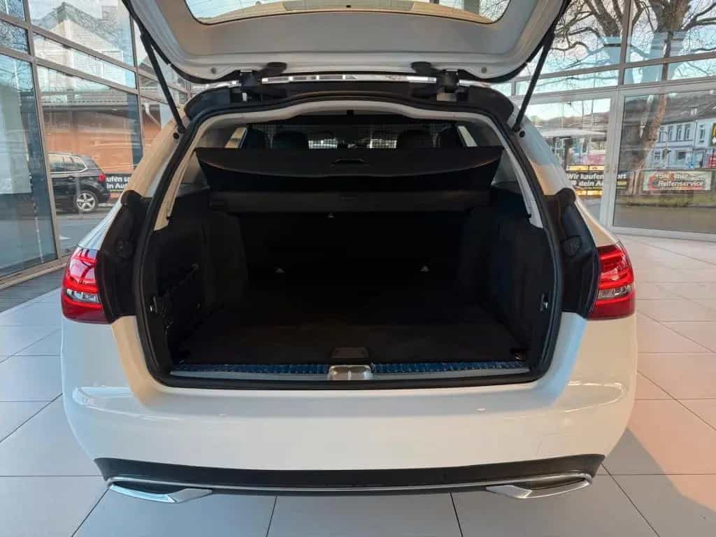 Mercedes-Benz C-Class 200 Rückfahrkamera*Xenon*Navi 02/2019-photo-7