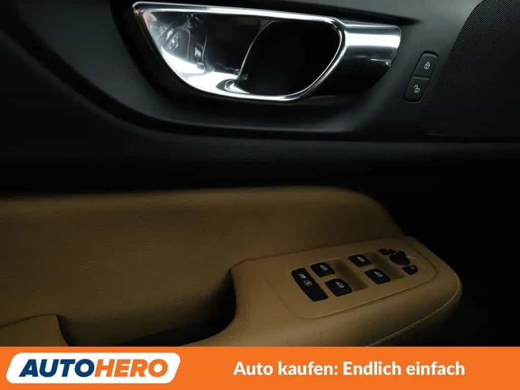 Volvo V60 2.0 D4 Inscription Aut*NAVI*LED*TEMPO*PDC* 09/2018-photo-24