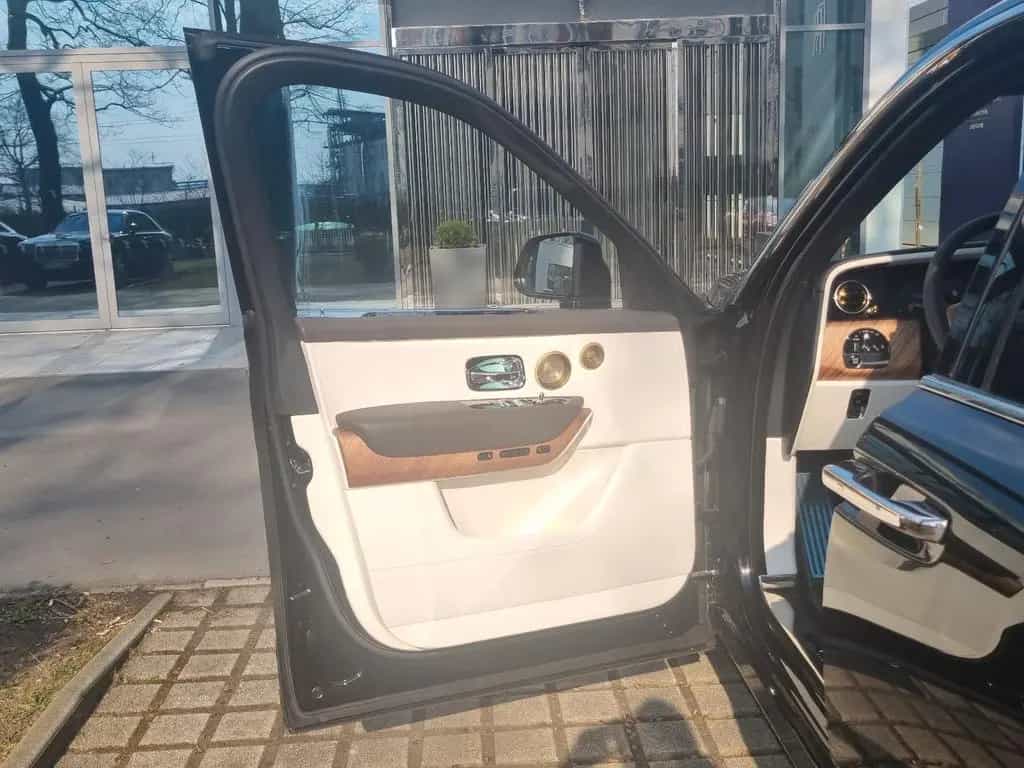Rolls-Royce Cullinan - 01/2026-photo-16