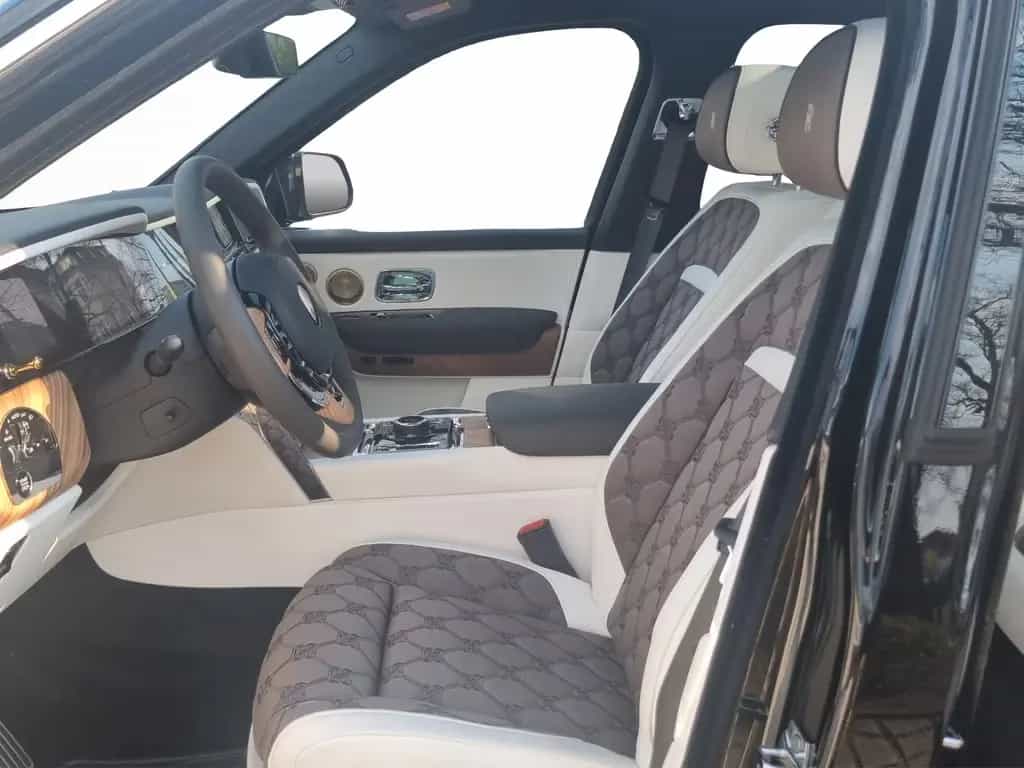 Rolls-Royce Cullinan - 01/2026-photo-19