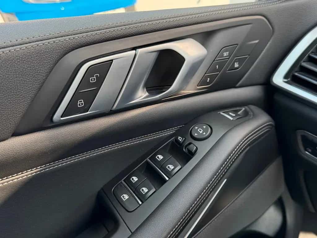 BMW X5 M50i DAProf. PA+ PANO AHK H/K LASER ALARM 03/2023-photo-15