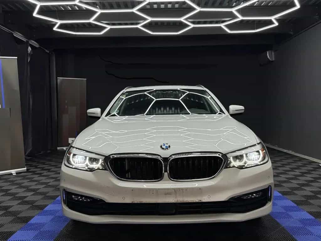 BMW 5 Series 520d Touring A-StHz-PANO-Kam-Navi 02/2018-photo-1