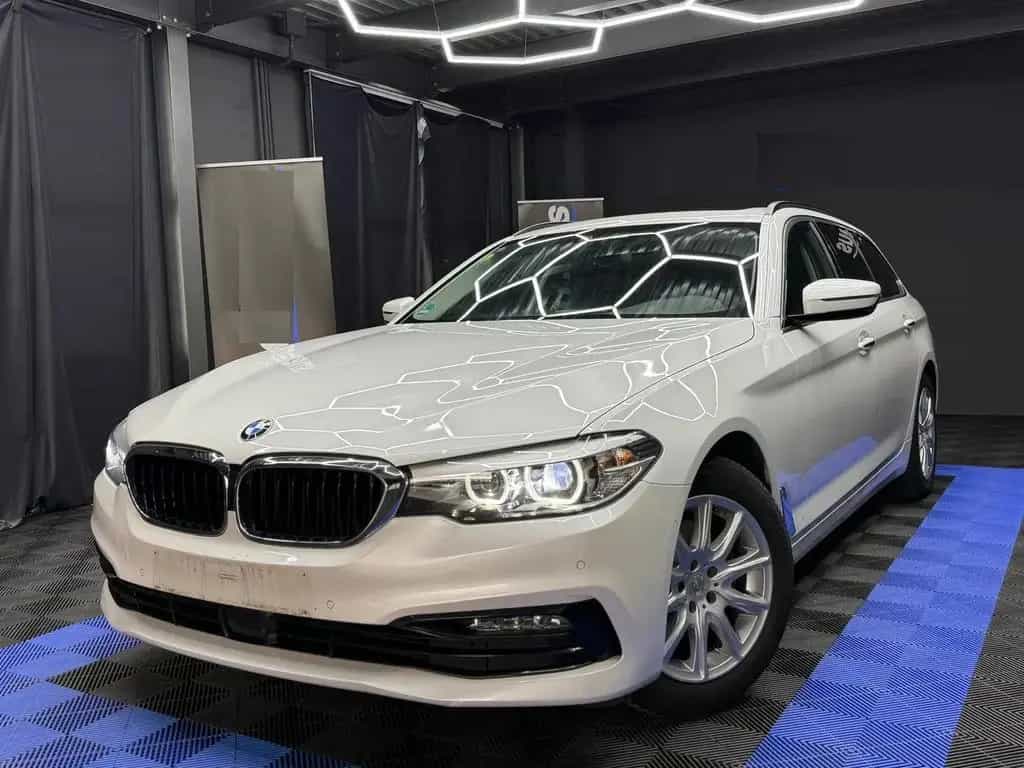 BMW 5 Series 520d Touring A-StHz-PANO-Kam-Navi 02/2018-photo-2