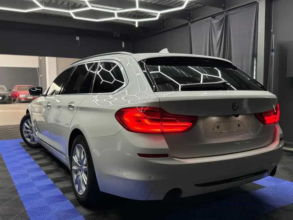 BMW 5 Series 520d Touring A-StHz-PANO-Kam-Navi 02/2018-photo-3